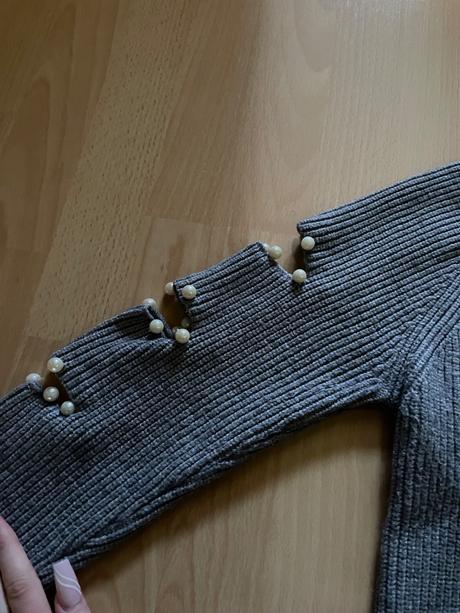 Sveter s perlickami, s