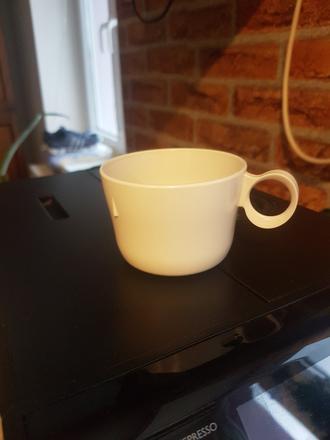 Malý plastový hrnček/šálka,