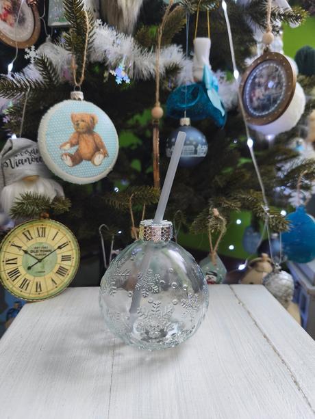 Fľaša v tvare gule so slamkou, 