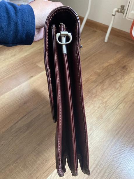 Hnedá kožená aktovka, 