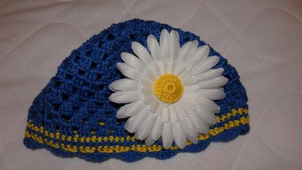 Háčkovaná čiapočka s margarétkou 3/5 rokov, 110
