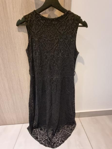 Čipkované čierne šaty, m