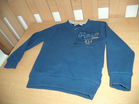 Tmavomodrý pulóver, 104, 104