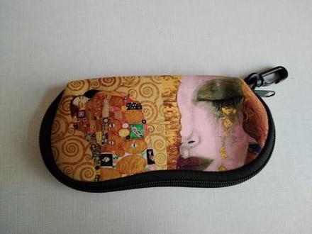 Puzdro na okuliare gustáv klimt bozk,