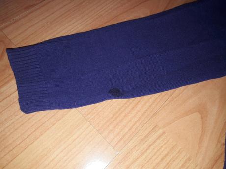 Tmavomodry svetrik, 104