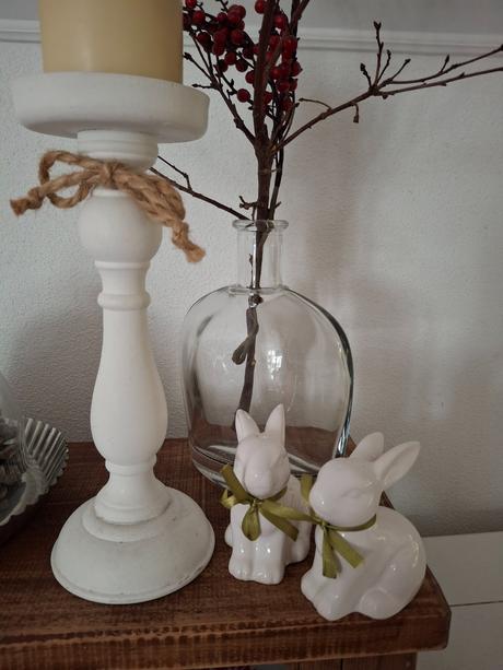 2ks biele keramicke zajaciky, 