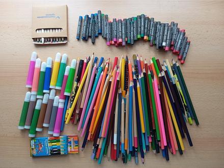 Farbičky, fixy a voskovky za poštovné, 