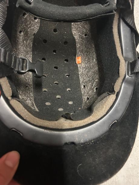 Fouganza jazdecká prilba, 