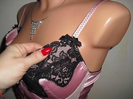 Satenovy romanticky korzetik s ruzickou, s