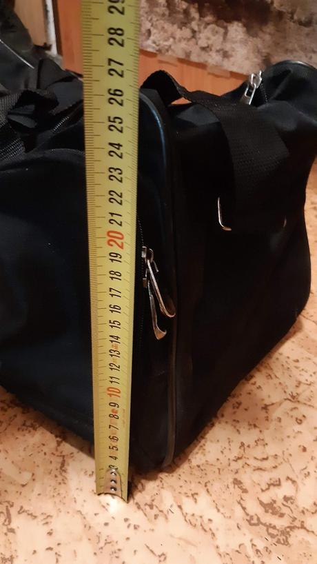 Predám čiernu cestovnú tašku., 