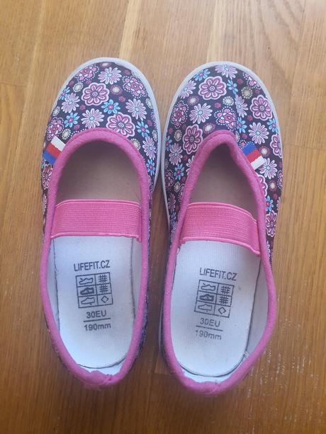 Papučky, 30