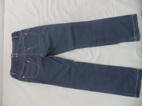 Šedé nohavice, 122