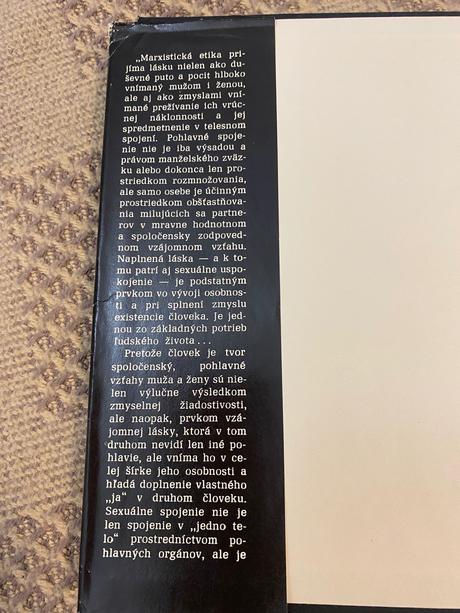 Stará retro kniha muž a žena intímne,