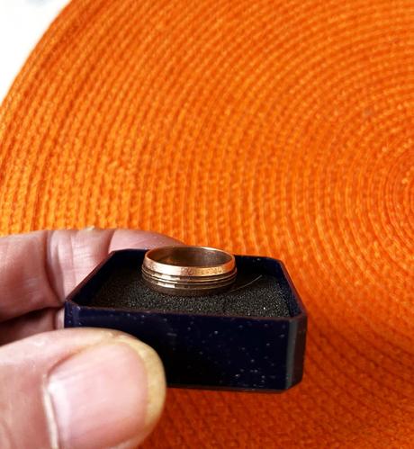 Starožitná gravírovaná obrúčka, 