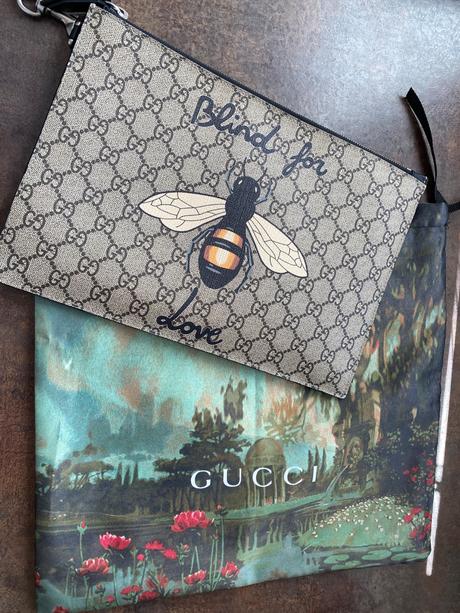 Original gg supreme blind for love wristlet pouch, gucci