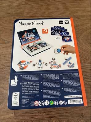 Magneticka kniha vesmir, 