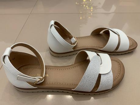 Diečenské sandále, 38