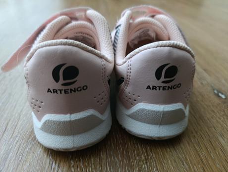 Dievcenske tenisky 33, 33