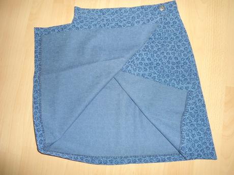 Modra zavinovacia sukna, 152