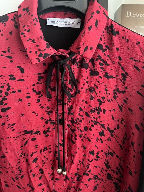 Rinascimento blúzka, s