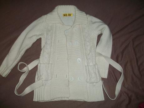 Svetrik biely 104/110, 104
