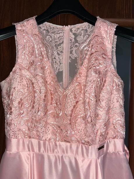 Sooločenské šaty, 40