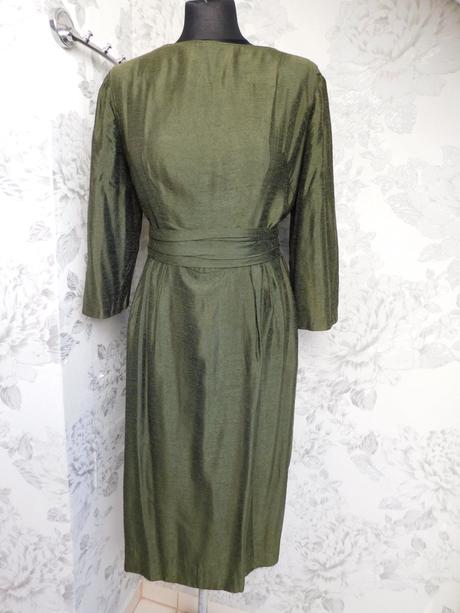 Brigitte pekne vintage šaty, 42