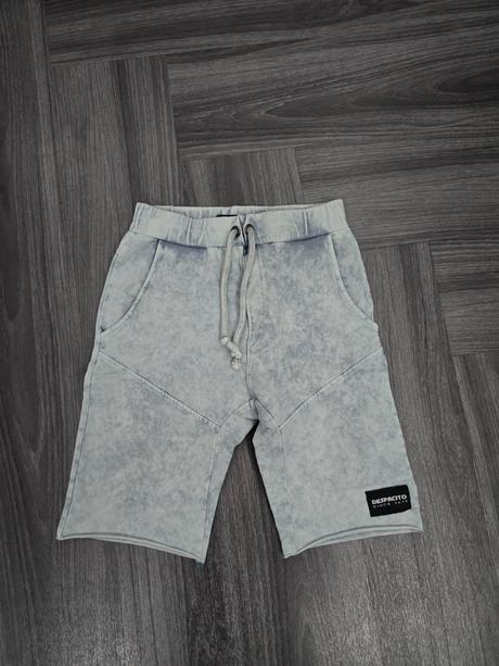 Despacito kraťasy, 134