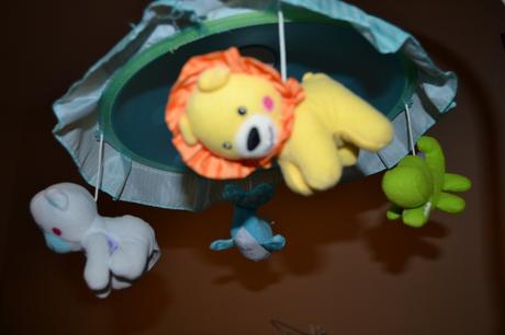 Kolotoč fisher price s relax. hudbou a projekciou,