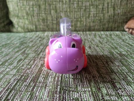 Prve hracky, hrkalka, auticko hroch s gulickami,