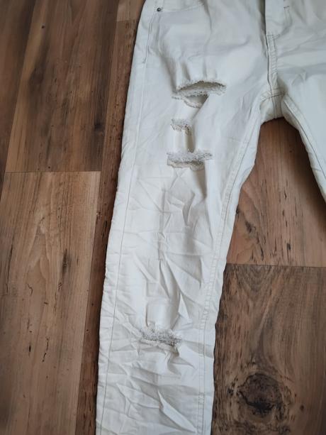 Roztrhané nohavice, 38