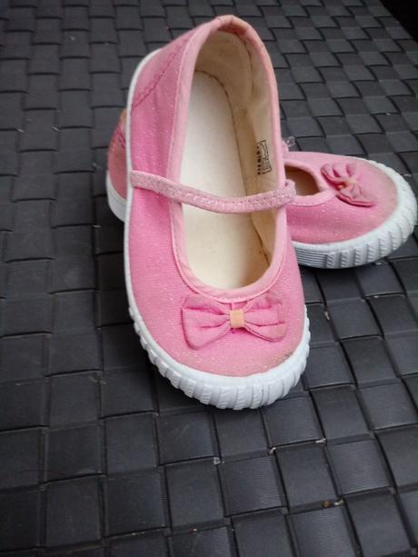 Ruzove balerinky, 22