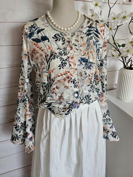 Pekná lahulinká blúzka, s