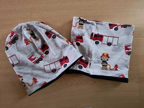 Súprava čiapka a nákrčník, 52