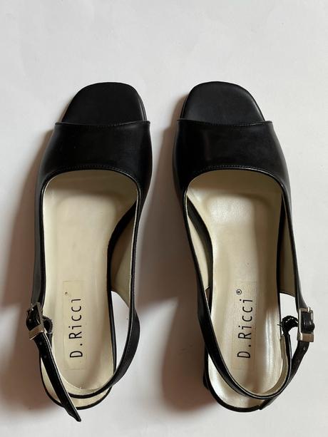 Sandále s otvorenou špičkou a remienkom okolo päty, 36