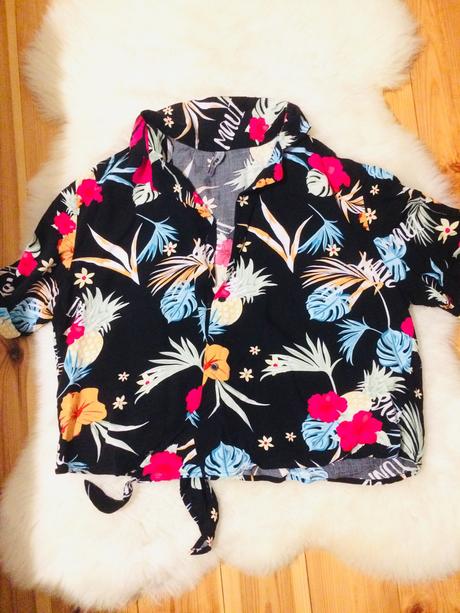 Zavazovacia pestrofarebna bluzka na gombiky, s