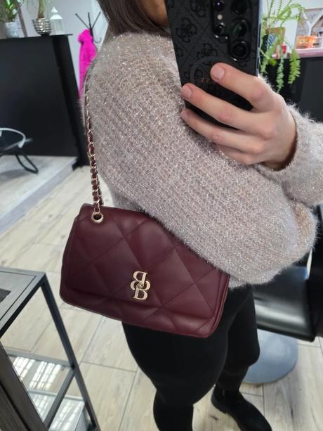 Burgundy kabelka badura, 