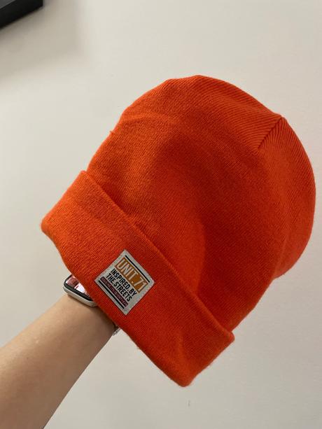 Oranžová čiapka, bershka