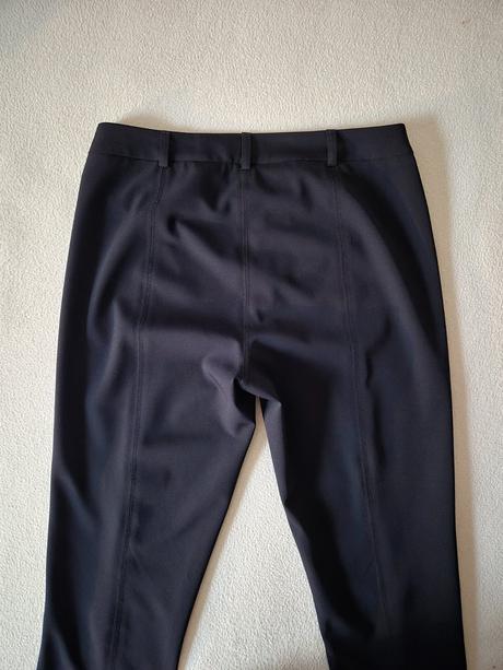 Elegantné tmavé nohavice, s