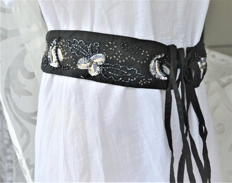 Vyšívaný kamienkový opasok, 