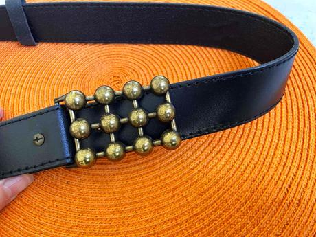 Opasok s mosadznou sponou,