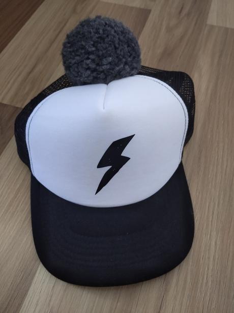 Detska šiltovka s brnbolcom, 