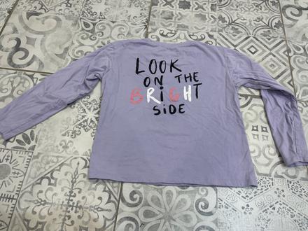 Fialove tricko s napisom vzadu, reserved,134