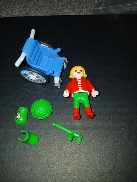 Playmobil dievca na voziku, 