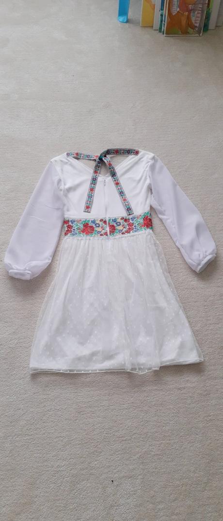 Folklórne šaty, 146