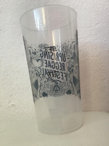 Plastový pohár uprising,