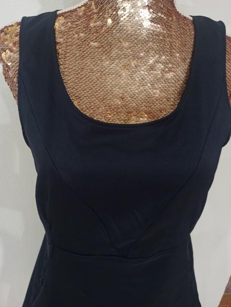 Jednoduché šaty, l