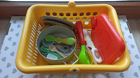 Box plný hračiek a stolička v 1, tučniak, 