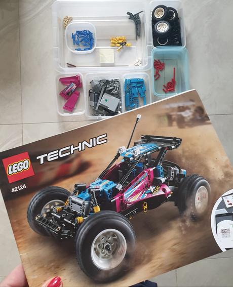 Lego technic 42124   terénna bugina   top stav, 