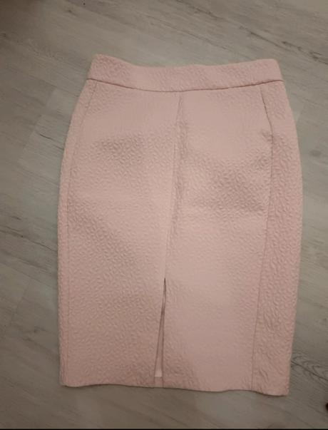 Jemná sukňa s rozparkom, 38